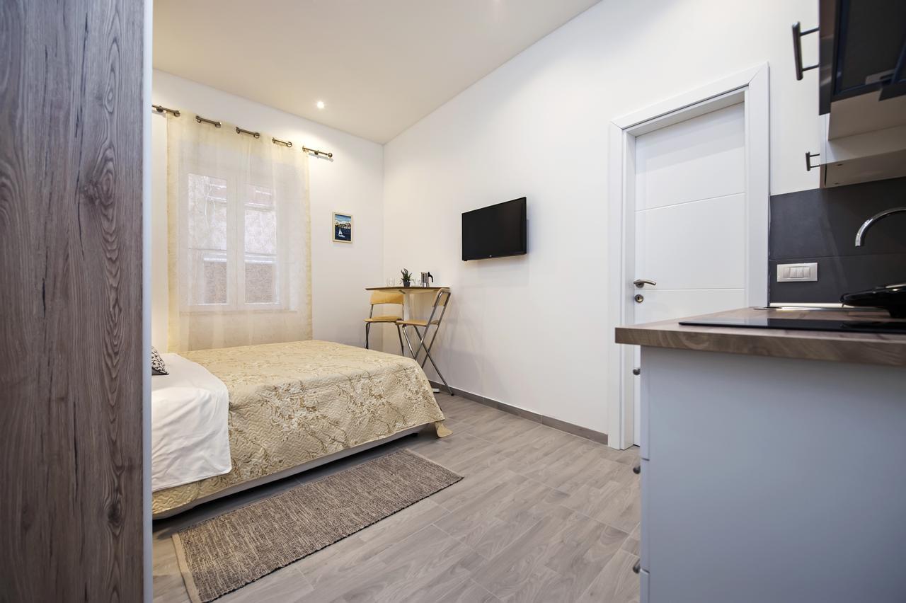 Garzoto Rooms And Studios Ровінь Екстер'єр фото